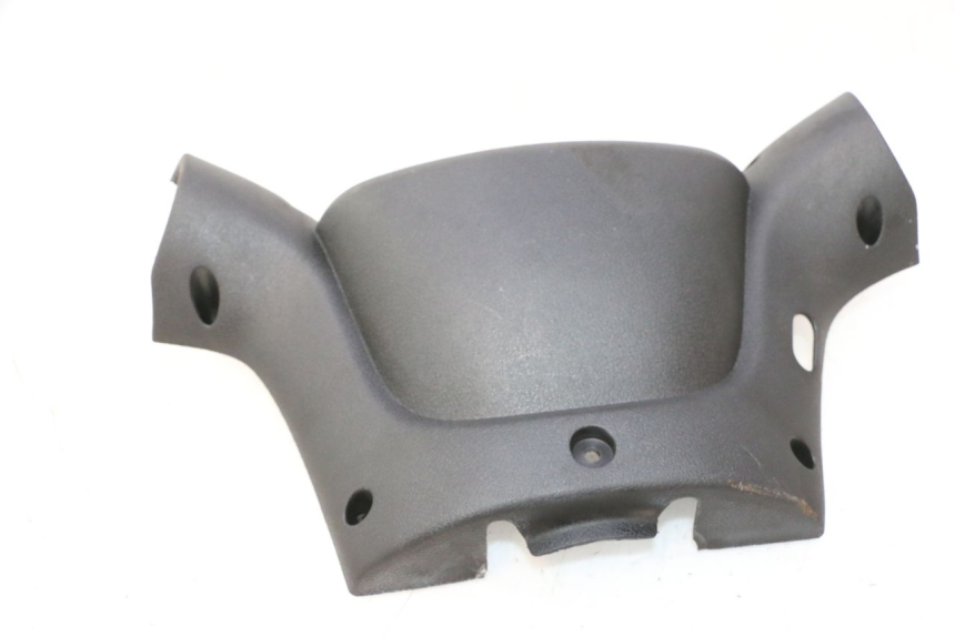 photo de COUVRE GUIDON ARRIERE YAMAHA YP MAJESTY 125 (1998 - 2001) - Détail de la pièce