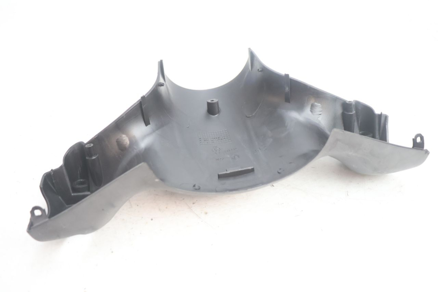 photo de COUVRE GUIDON ARRIERE PIAGGIO ZIP IGET 4T 50 (2021 - 2023) - Gros plan technique