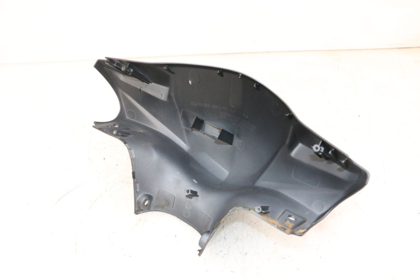 photo de COUVRE GUIDON AVANT KYMCO AGILITY 4T 50 (2018 - 2022) - Détail de la pièce