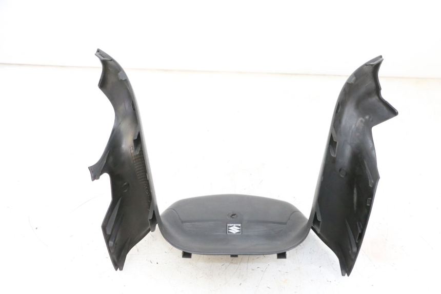 photo de COUVRE GUIDON AVANT SUZUKI BURGMAN 650 (2013 - 2020)