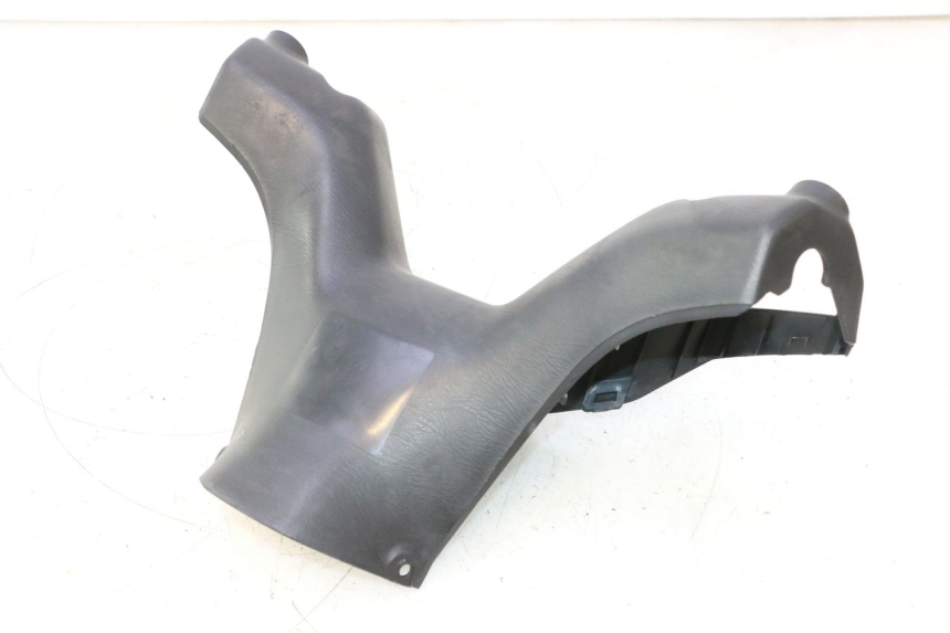 photo de COUVRE GUIDON AVANT SUZUKI BURGMAN 125 (2007 - 2014) - Détail de la pièce
