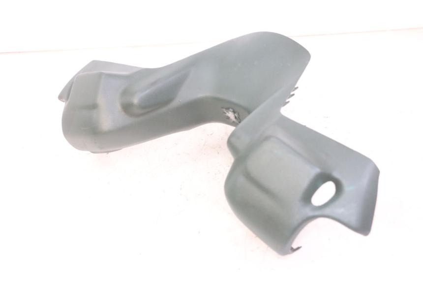 photo de COUVRE GUIDON AVANT PEUGEOT ELYSEO 125 (1999 - 2004)