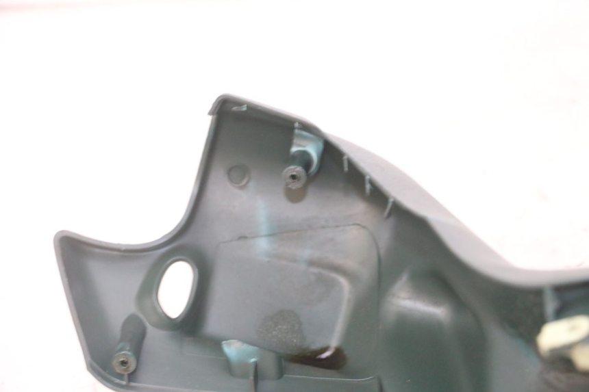 photo de COUVRE GUIDON AVANT PEUGEOT ELYSEO 125 (1999 - 2004)