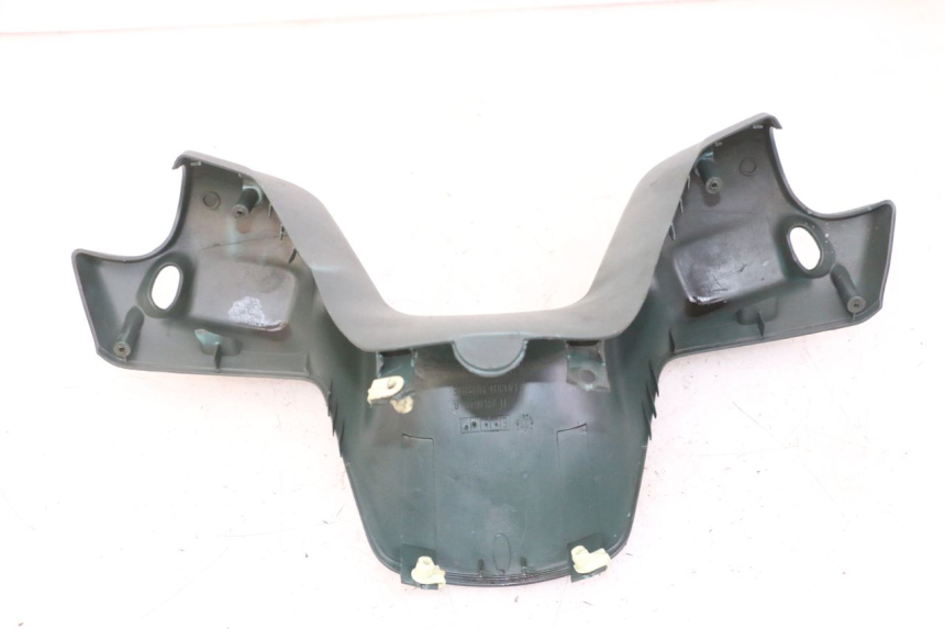 photo de COUVRE GUIDON AVANT PEUGEOT ELYSEO 125 (1999 - 2004)
