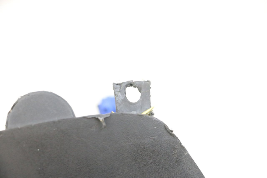 photo de COUVRE GUIDON AVANT PEUGEOT ELYSEO 125 (1999 - 2004) - Zoom état d’usage