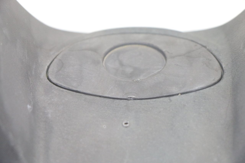 photo de COUVRE GUIDON AVANT SYM GTS EVO 125 (2009 - 2013) - Détail de la pièce