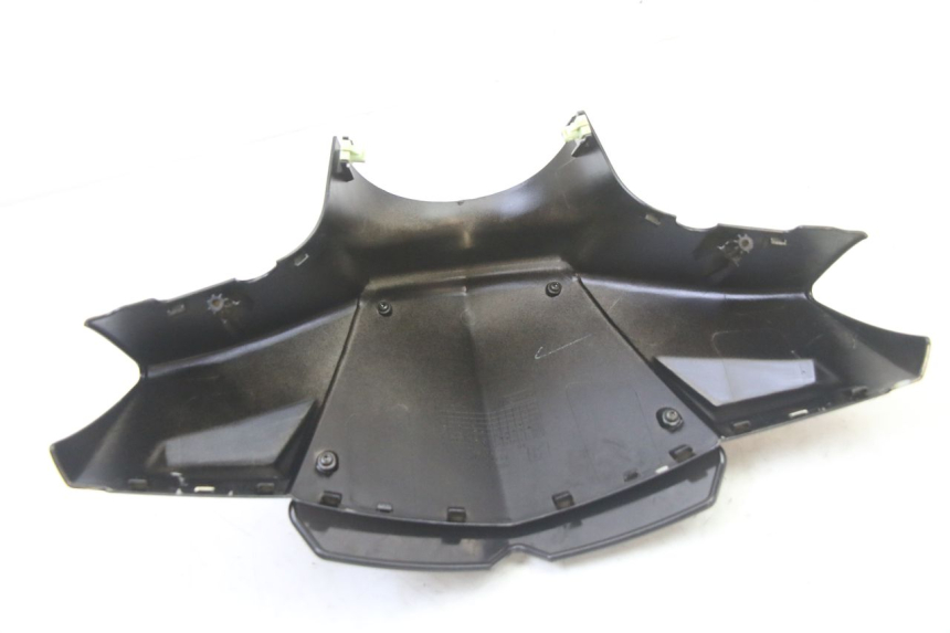 photo de COUVRE GUIDON AVANT PEUGEOT KISBEE 2T 50 (2010 - 2017)