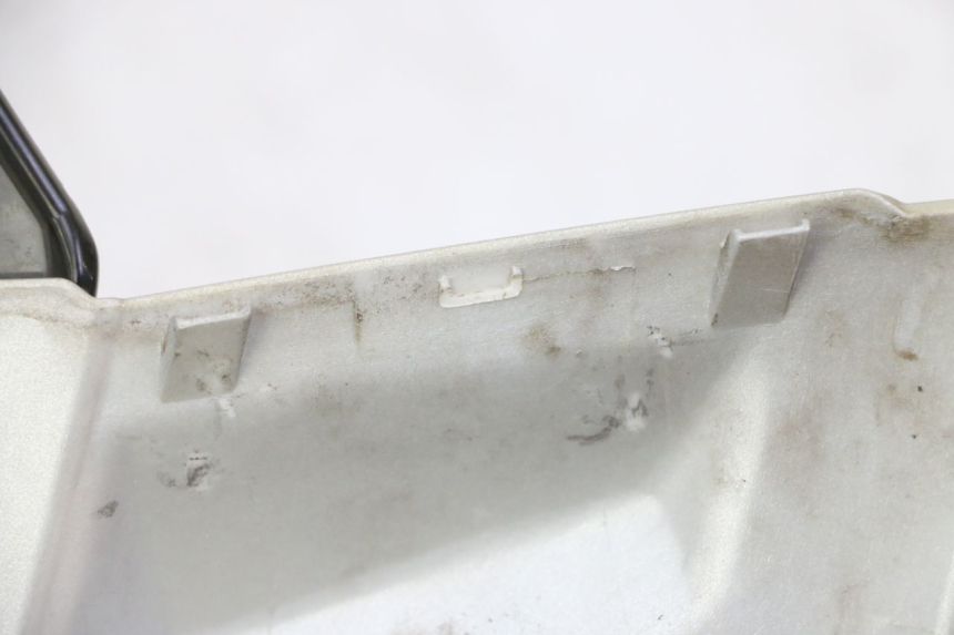 photo de COUVRE GUIDON AVANT PEUGEOT KISBEE 2T 50 (2010 - 2017)