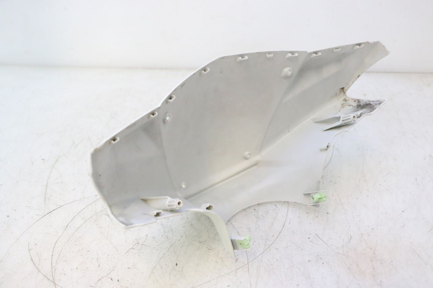 photo de COUVRE GUIDON AVANT PEUGEOT KISBEE 2T 50 (2010 - 2017) - Détail de la pièce