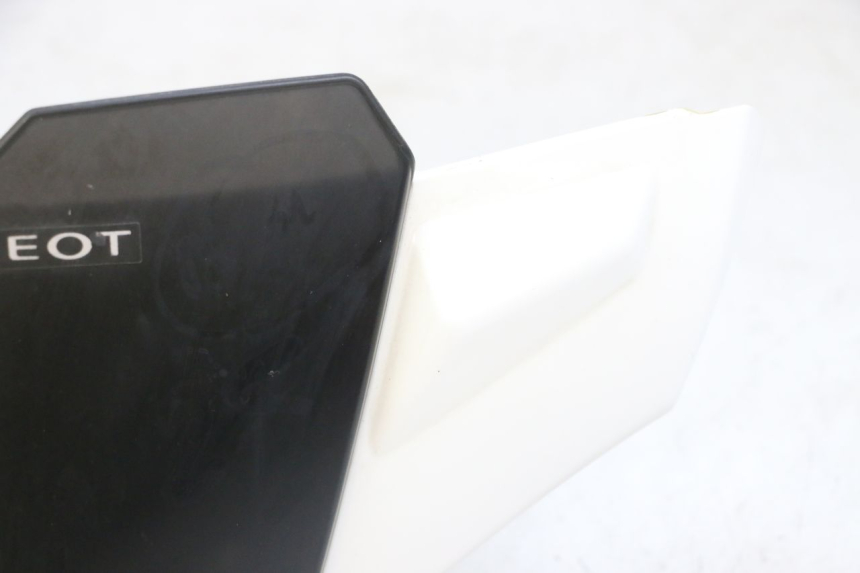 photo de COUVRE GUIDON AVANT PEUGEOT KISBEE 4T 50 (2010 - 2017) - Vue rapprochée