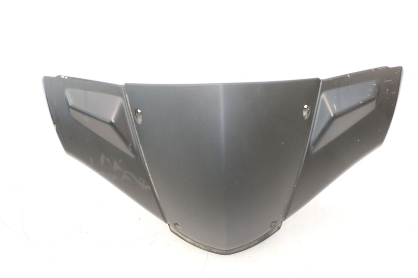 photo de COUVRE GUIDON AVANT PEUGEOT KISBEE 4T 50 (2023 - 2026) - Gros plan technique