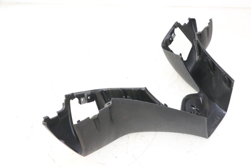 photo de COUVRE GUIDON AVANT PIAGGIO MP3 LT 300 (2010 - 2016) - État de surface