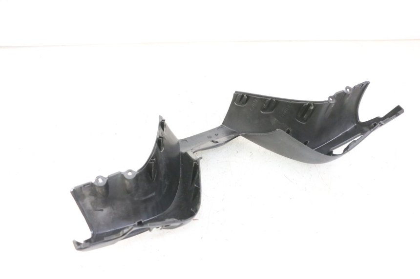 photo de COUVRE GUIDON AVANT PIAGGIO MP3 500 (2011 - 2015)
