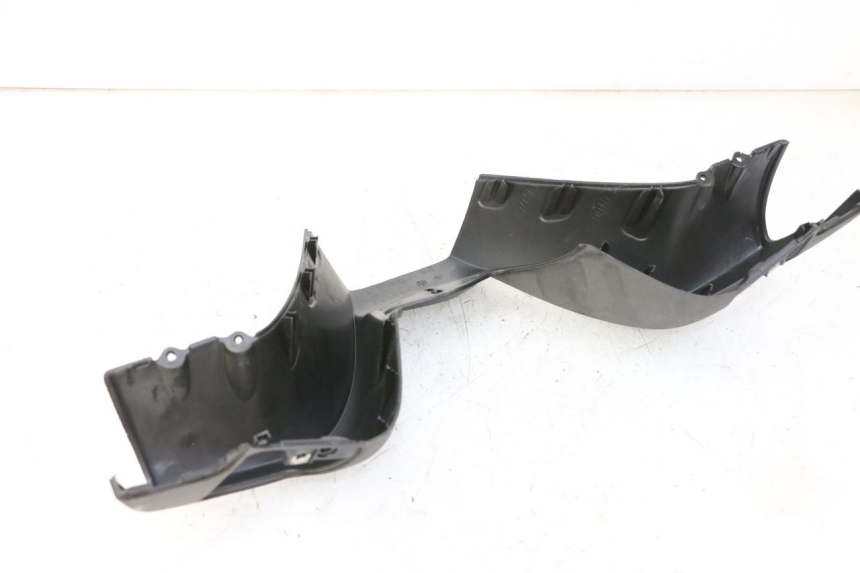 photo de COUVRE GUIDON AVANT PIAGGIO MP3 125 (2006 - 2014)