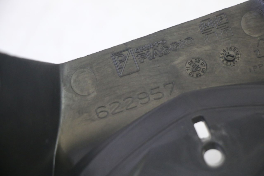 photo de COUVRE GUIDON AVANT PIAGGIO MP3 RL 250 (2007 - 2010) - Vue d’ensemble