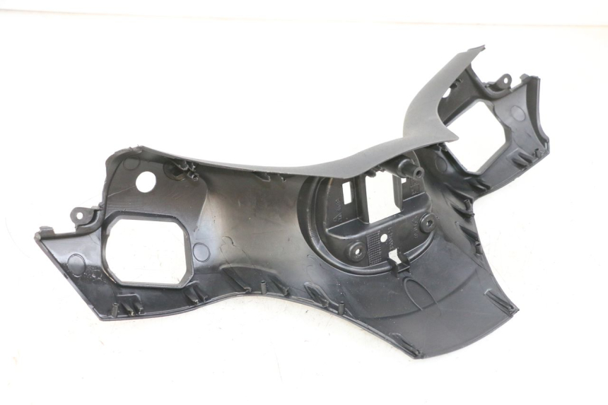 photo de COUVRE GUIDON AVANT PIAGGIO MP3 500 (2016 - 2018) - Points de fixation