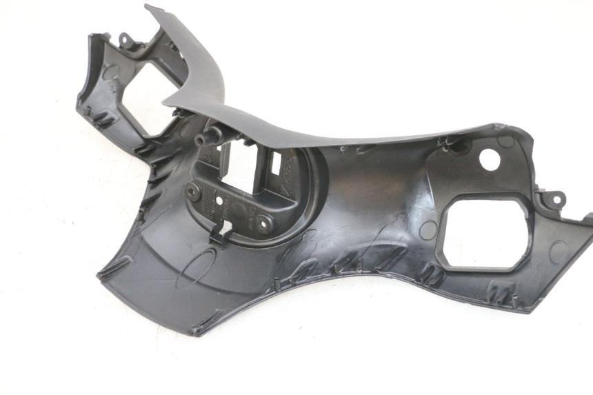 photo de COUVRE GUIDON AVANT PIAGGIO MP3 500 (2016 - 2018) - État de surface