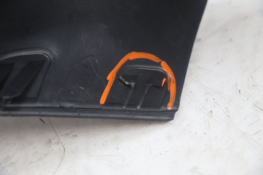 photo de COUVRE GUIDON AVANT PIAGGIO MP3 500 (2011 - 2015) - Gros plan technique