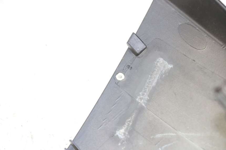 photo de COUVRE GUIDON AVANT PEUGEOT VIVACITY 125 (2010 - 2017)