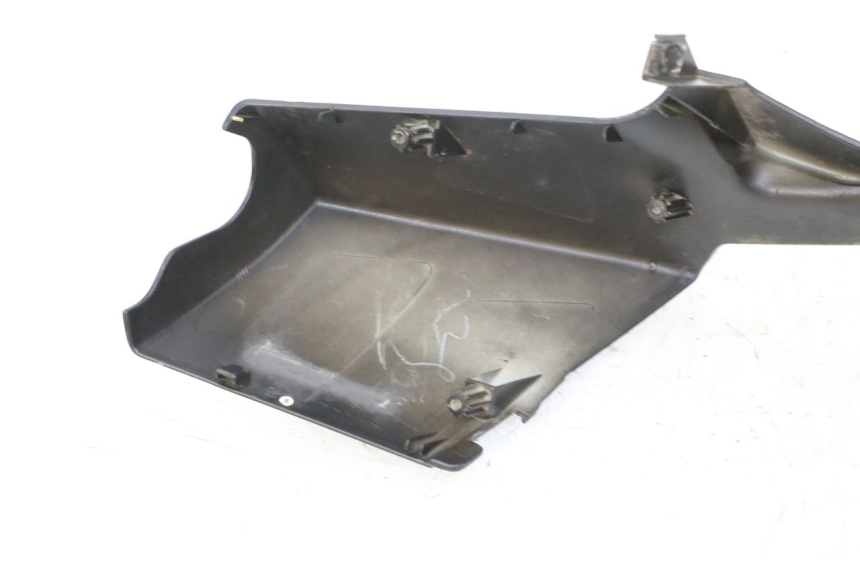 photo de COUVRE GUIDON AVANT PEUGEOT VIVACITY 125 (2010 - 2017)