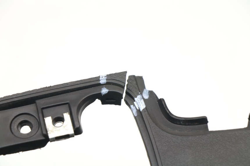 photo de COUVRE GUIDON AVANT PIAGGIO MP3 500 (2011 - 2015)