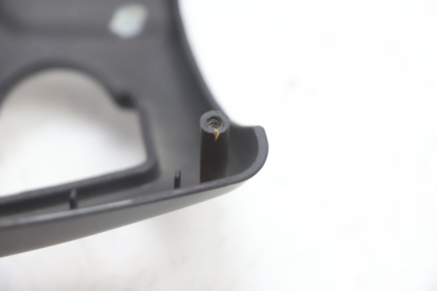 photo de COUVRE GUIDON AVANT KEEWAY RY6 2T 50 (2011 - 2019) - Points de fixation