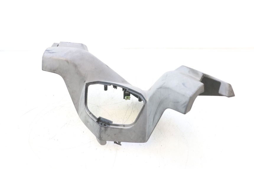 photo de COUVRE GUIDON AVANT PEUGEOT SATELIS 125 (2006 - 2009) - Points de fixation