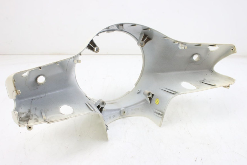 photo de COUVRE GUIDON AVANT PIAGGIO VESPA GTS IGET ABS 125 (2017 - 2023)