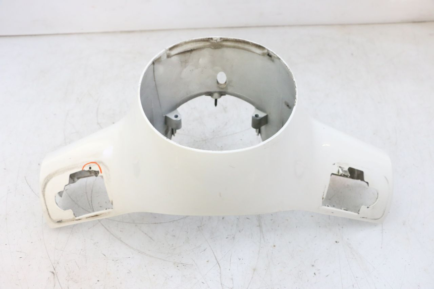 photo de COUVRE GUIDON AVANT PIAGGIO VESPA GTS SUPER IE 125 (2009 - 2016) - Zoom composants