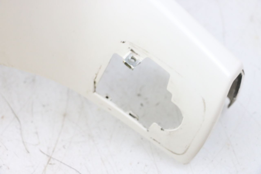 photo de COUVRE GUIDON AVANT PIAGGIO VESPA GTS SUPER IE 125 (2009 - 2016) - Vue rapprochée