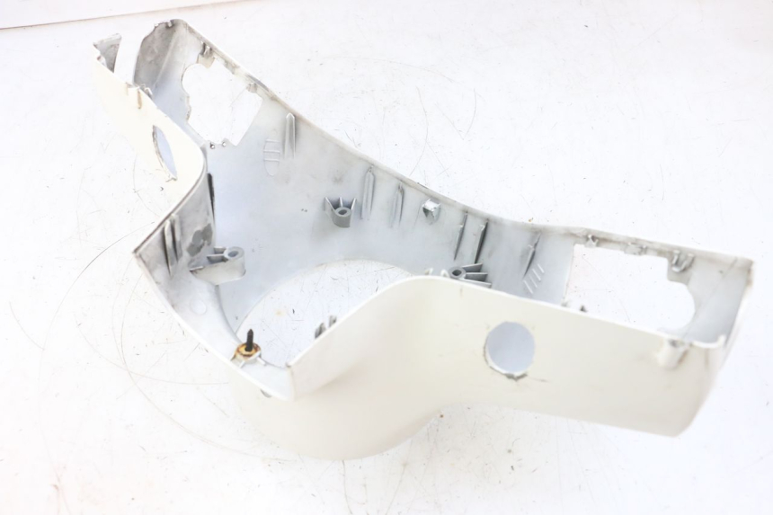 photo de COUVRE GUIDON AVANT PIAGGIO VESPA GTS SUPER IE 125 (2009 - 2016) - Gros plan technique