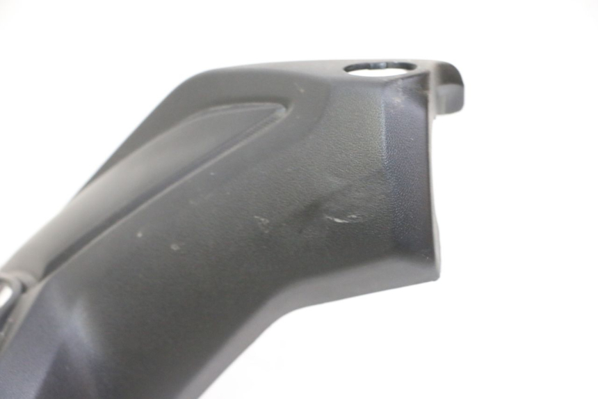 photo de COUVRE GUIDON AVANT YAMAHA XMAX X-MAX 125 (2021 - 2025) - Points de fixation