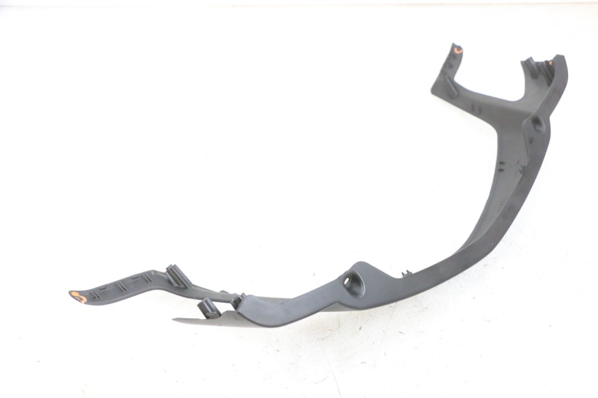photo de COUVRE GUIDON AVANT YAMAHA XMAX X-MAX 125 (2006 - 2009) - Détail de la pièce