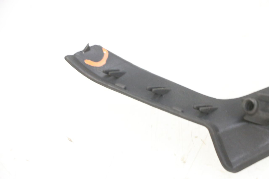 photo de COUVRE GUIDON AVANT YAMAHA XMAX X-MAX 125 (2006 - 2009) - Autre angle de vue