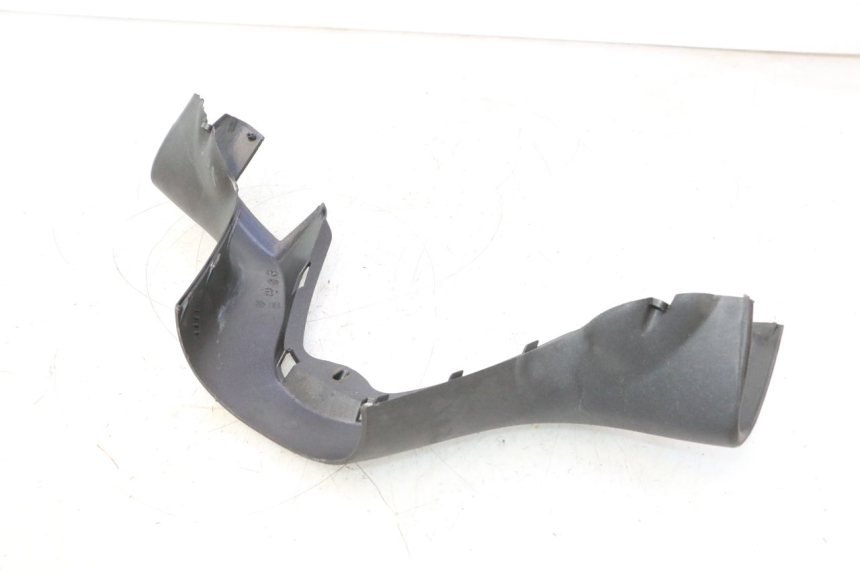 photo de COUVRE GUIDON AVANT PIAGGIO X8 STREET 125 (2006 - 2007) - Points de fixation