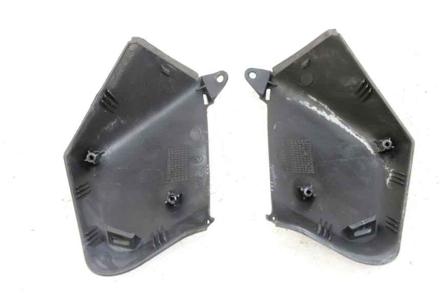 photo de COUVRE GUIDON AVANT YAMAHA XMAX X-MAX 125 (2006 - 2009)