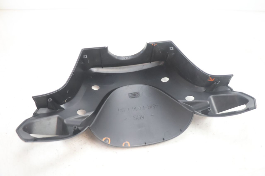 photo de COUVRE GUIDON AVANT YAMAHA YP MAJESTY 125 (2002 - 2006) - Marquages et références