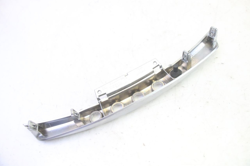 photo de COUVRE GUIDON COMMODO PIAGGIO MP3 500 (2016 - 2018) - Gros plan technique