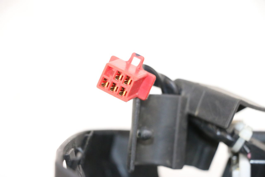 photo de COUVRE GUIDON COMMODO YAMAHA NEO'S CORE 1 (2022 - 2026) - Détail de la pièce