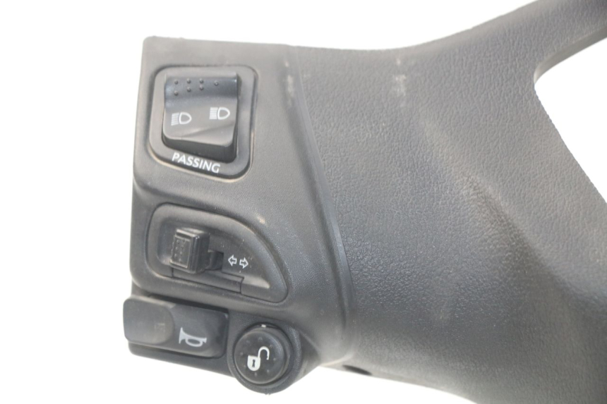 photo de COUVRE GUIDON COMMODO PIAGGIO LIBERTY IGET 4T 50 (2015 - 2020)