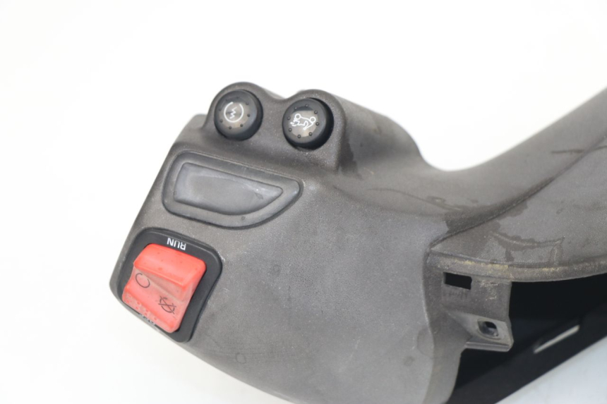 photo de COUVRE GUIDON COMMODO PIAGGIO X8 400 (2006 - 2007)
