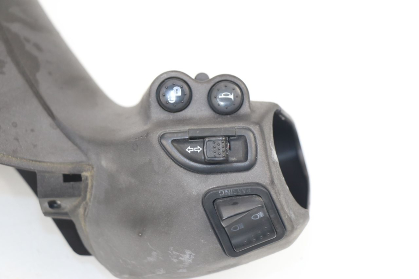 photo de COUVRE GUIDON COMMODO PIAGGIO X8 400 (2006 - 2007)