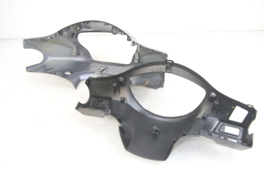 photo de COUVRE GUIDON PEUGEOT TWEET 4T 50 (2014 - 2019)