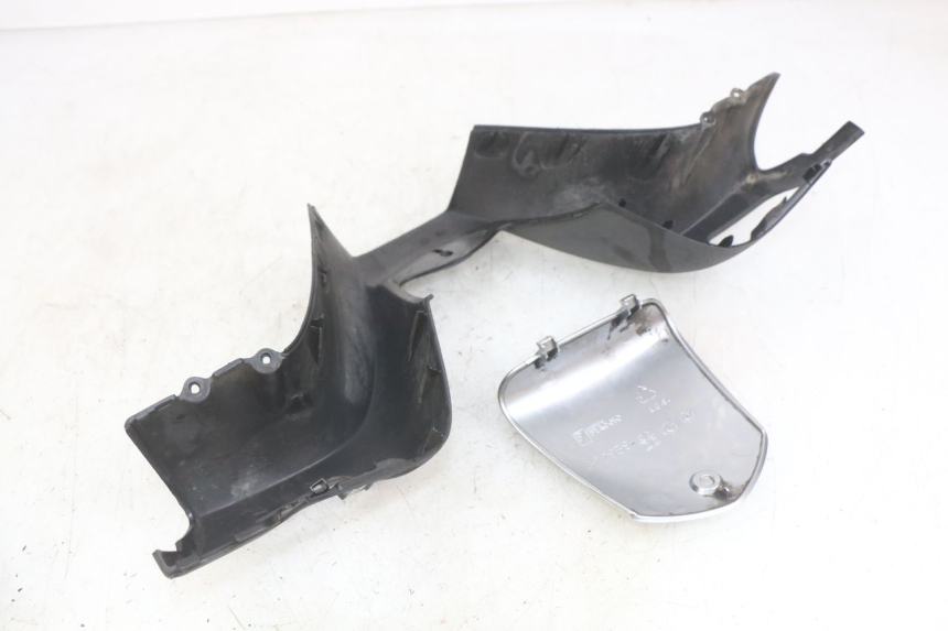 photo de COUVRE GUIDON PIAGGIO MP3 LT 400 (2007 - 2012)