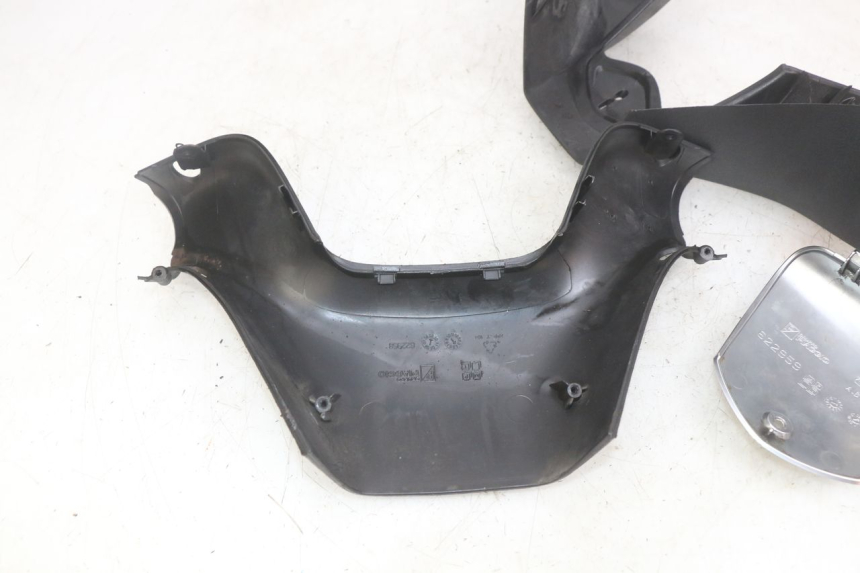 photo de COUVRE GUIDON PIAGGIO MP3 LT 400 (2007 - 2012)