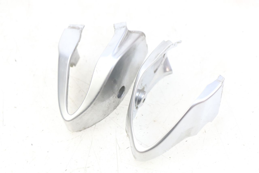 photo de COUVRE GUIDON PIAGGIO VESPA PRIMAVERA 2T 50 (2013 - 2018)