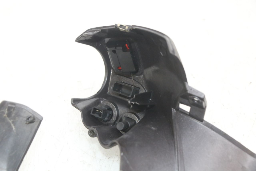 photo de COUVRE GUIDON PIAGGIO X9 EVOLUTION 125 (2003 - 2007)