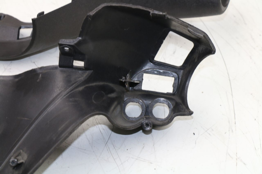 photo de COUVRE GUIDON PIAGGIO X9 EVOLUTION 125 (2003 - 2007)