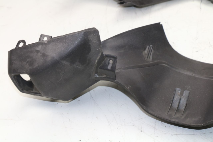 photo de COUVRE GUIDON PIAGGIO X9 EVOLUTION 125 (2003 - 2007)