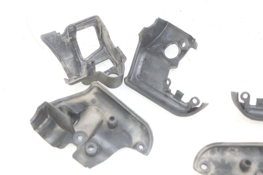 photo de COUVRE GUIDON APRILIA SCARABEO LIGHT 125 (2007 - 2011)